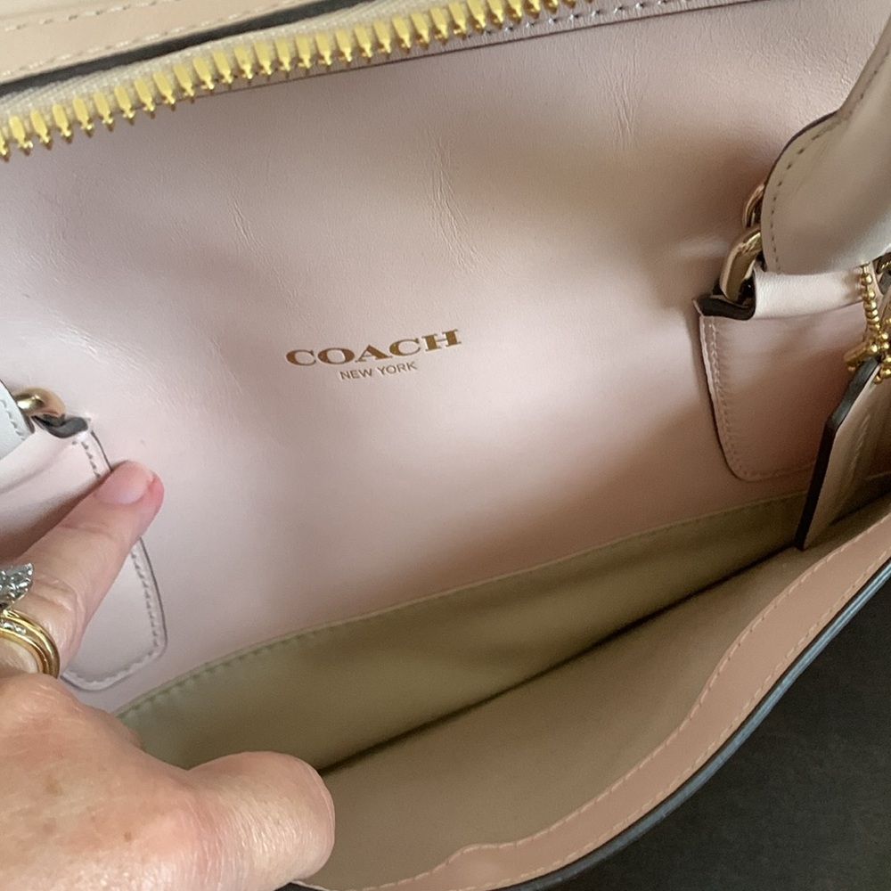 COACH Ballet Pink Leather Barrel Bag
Excellent Condition, barely used. - Picture 14 of 14